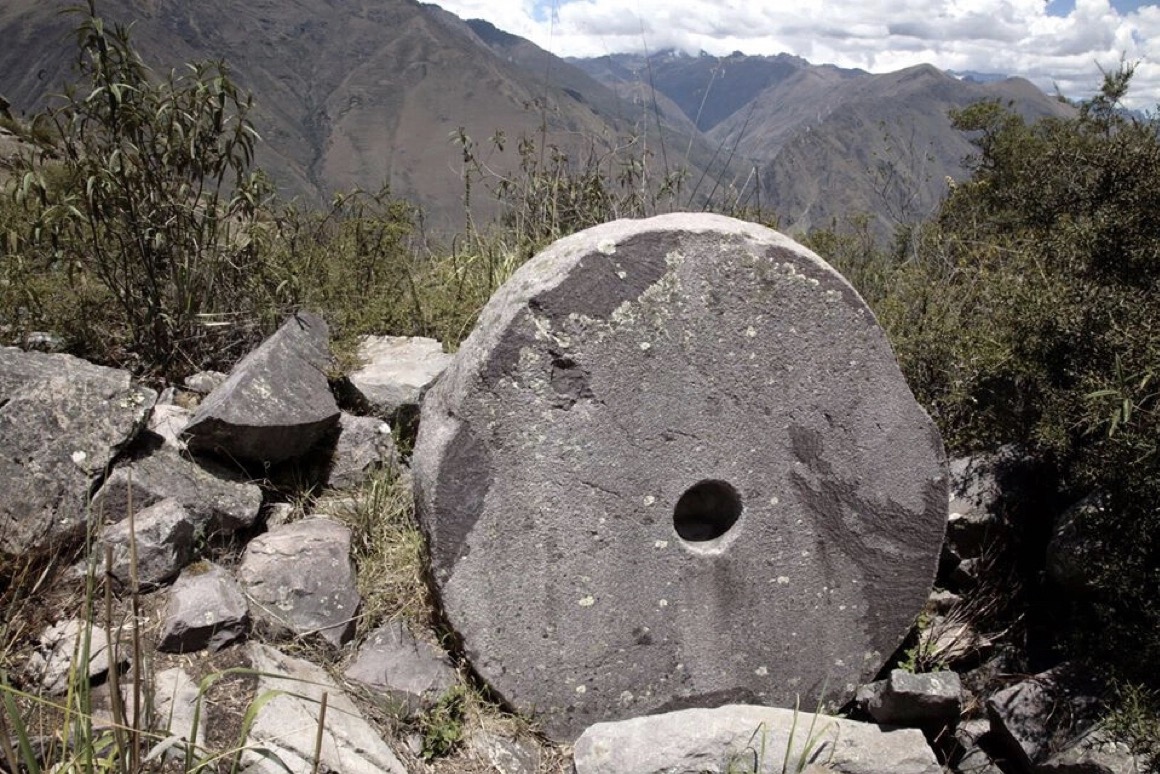 Каменный диск в Ольянтайтамбо (Перу)