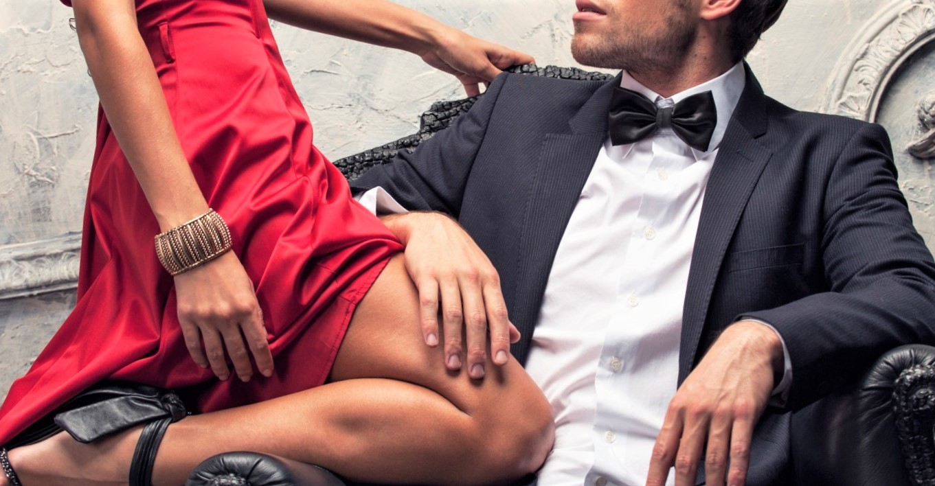 Сексуальные наряды на теле женщины привлекают внимание мужчин