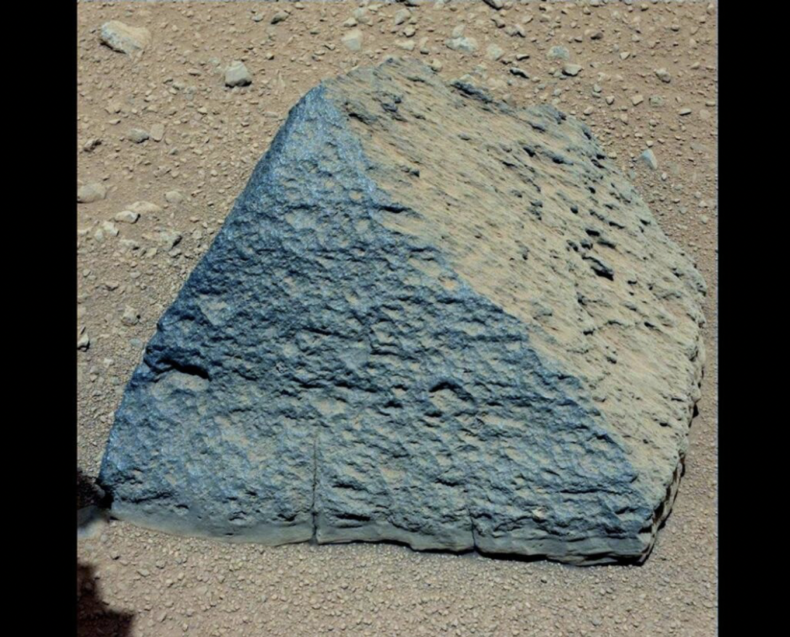 Пирамидальный камень на Марсе