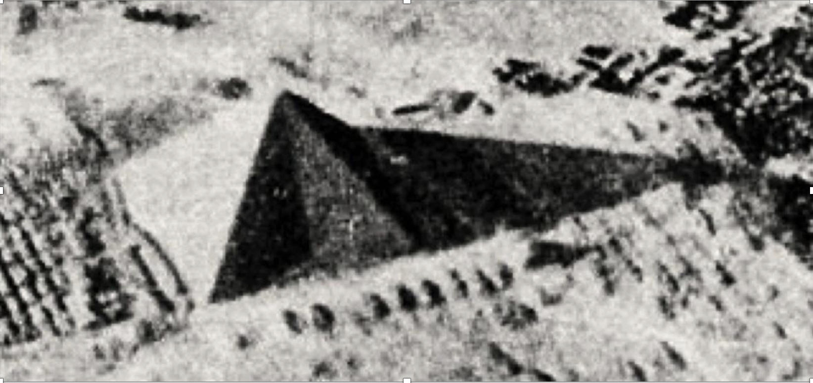 Тени на грани пирамиды Хеопса в день весеннего равноденствия