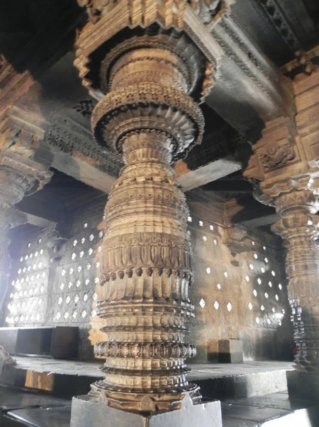 Колона древнего индийского храма