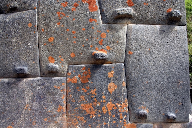 Незаконченная стена из мегалитической кладки в Ольянтайтамбо (Перу)