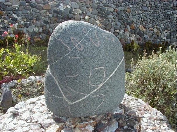Рис. 3. Древний каменный глобус. Эквадор. 1984 год
