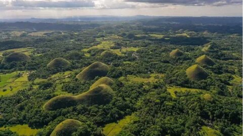 «Шоколадные» холмы на Филиппинах