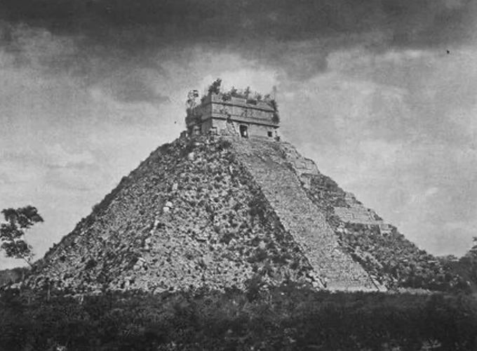 Пирамида с храмом Пернатого змея