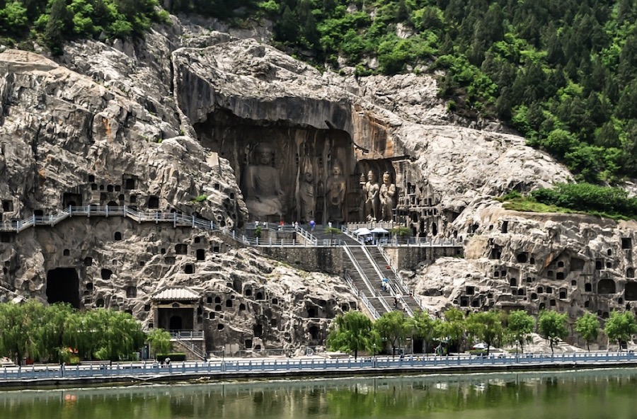 Скальный комплекс Лунмынь. Китай