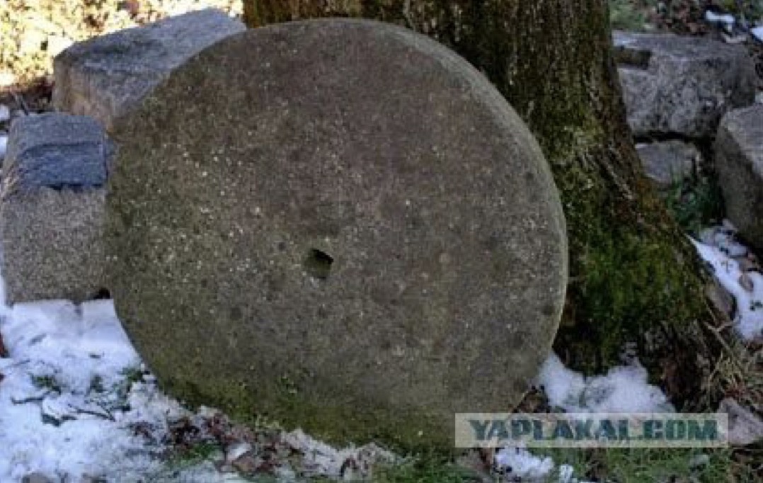 Каменный диск в Австралии