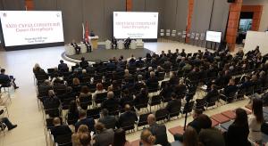 Осторожный рост при сохранении вызовов