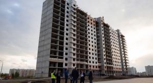 Продлить мораторий на выплаты неустоек дольщикам