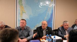 Валерий Мозолевский (в центре)