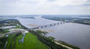 Мостовой переход через реку Обь в районе Сургута