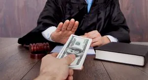 Фемида прощается с коррупцией?