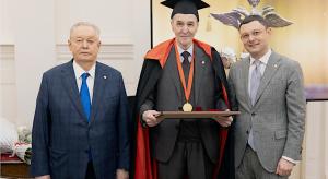 Анвар Шамузафаров в центре, Михаил Посохин слева, Василий Церетели справа