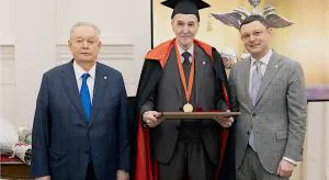 Анвар Шамузафаров в центре, Михаил Посохин слева, Василий Церетели справа