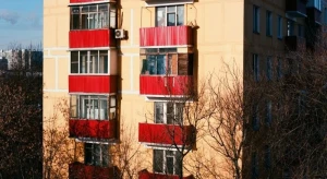 Собственники квартир стали чаще уступать в цене