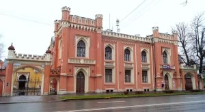 Здание почты в Петергофе