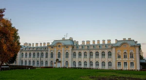 Фрейлинские корпуса в Петергофе