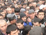 Не хватает строителей. Много…