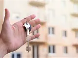 А квартиры, словно пирожки горячие…