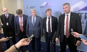 Сергей Музыченко во время пресс-похода (крайний справа)