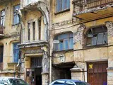Этот дом уж точно аварийный