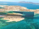 Зеркальный небоскрёб в пустыне 