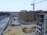 Строителей требуется в два раза больше