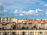 Вторичка поджимает первичку