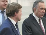 Антон Глушков в ухо правое...
