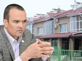 Отрешённый шутник-чиновник