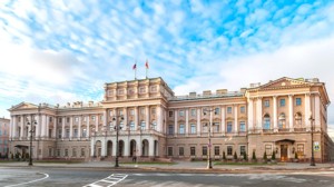 Питерские депутаты трудятся в Мариинском дворце XIX века