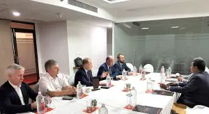 В Бхарат за деловыми связями и сотрудниками