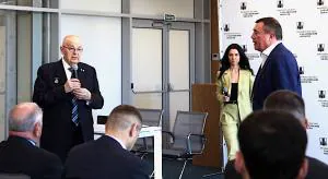 Валерий Мозолевский первым задал вопрос Валерию Лимаренко