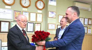 Валерий Мозолевский принимает поздравления коллег