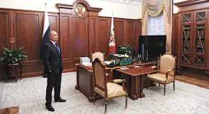 Владимир Путин в рабочем кабинете