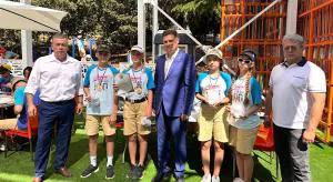 Эльдар Меннанов, Анатолий Сысоев и Эльмар Меннанов с артековцами