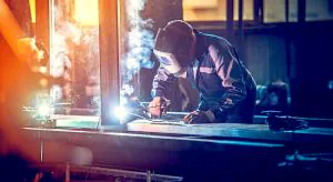 Как «куют» строителей в городе на Неве