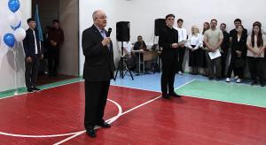 Валерий Мозолевский поздравляет