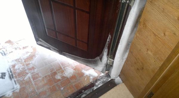 Боремся с промерзанием стальных дверей